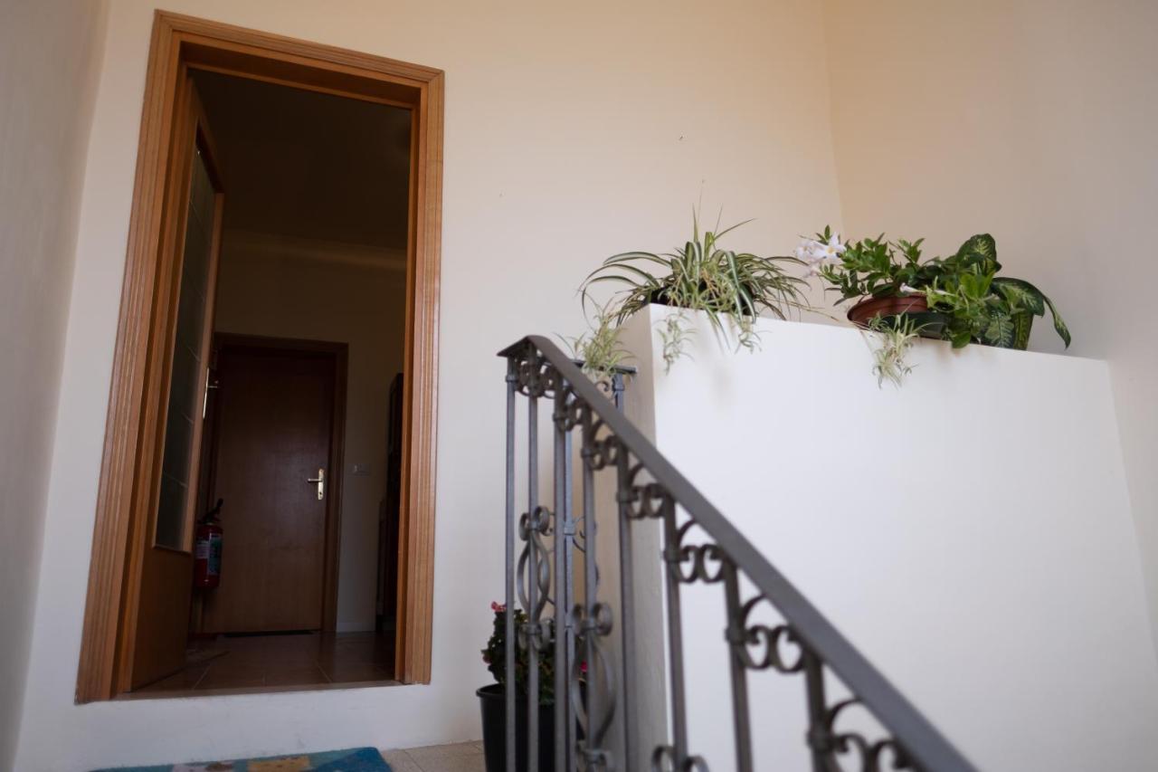 Casa Alina- Art House Apartment โฟลีโญ ภายนอก รูปภาพ