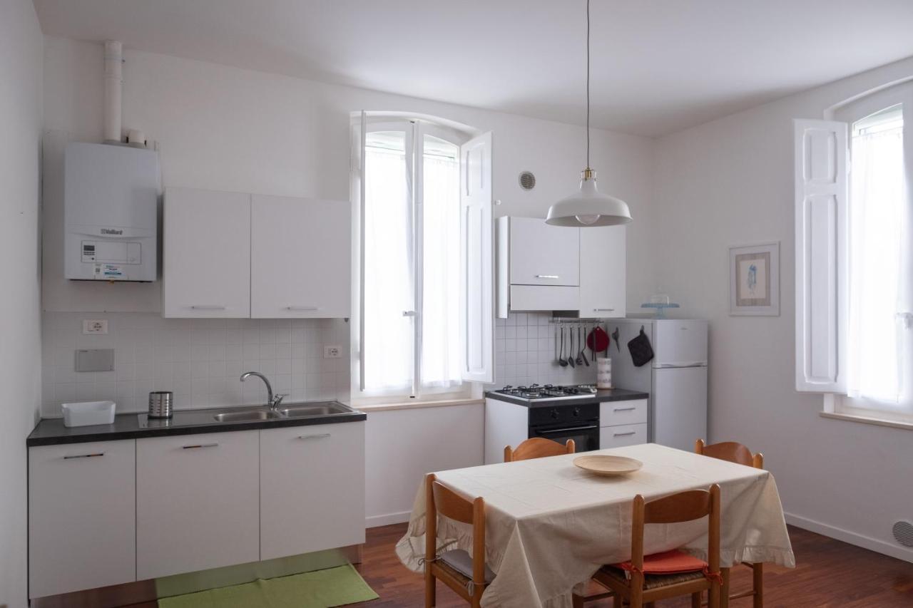 Casa Alina- Art House Apartment โฟลีโญ ภายนอก รูปภาพ